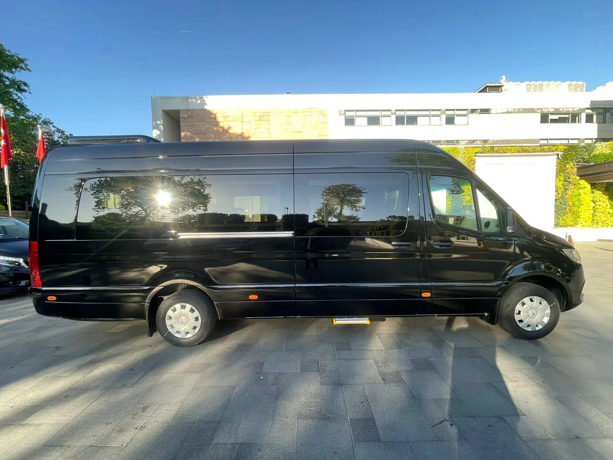 VIP Mercedes Sprinter 2