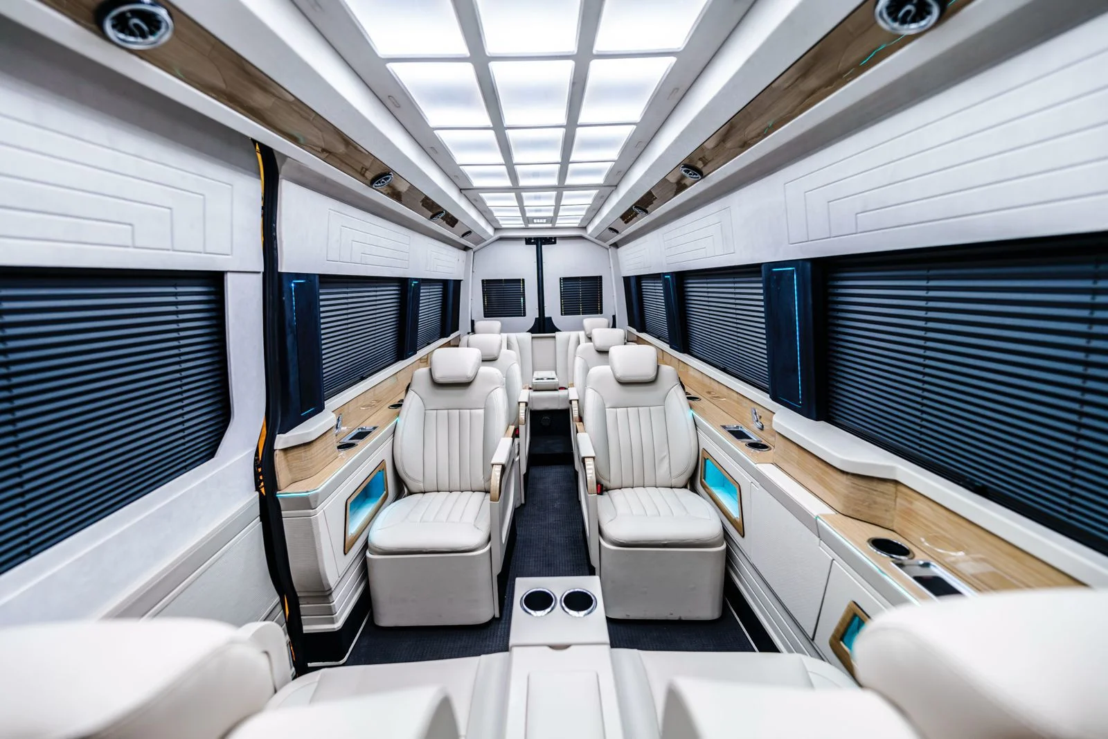 VIP Mercedes Sprinter 3