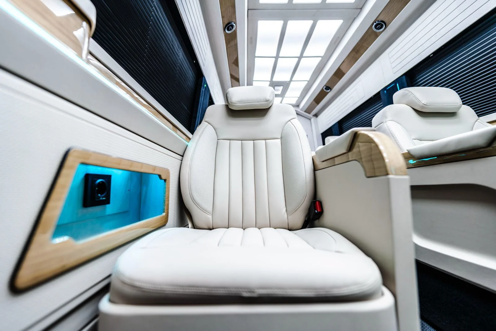 VIP Mercedes Sprinter 6
