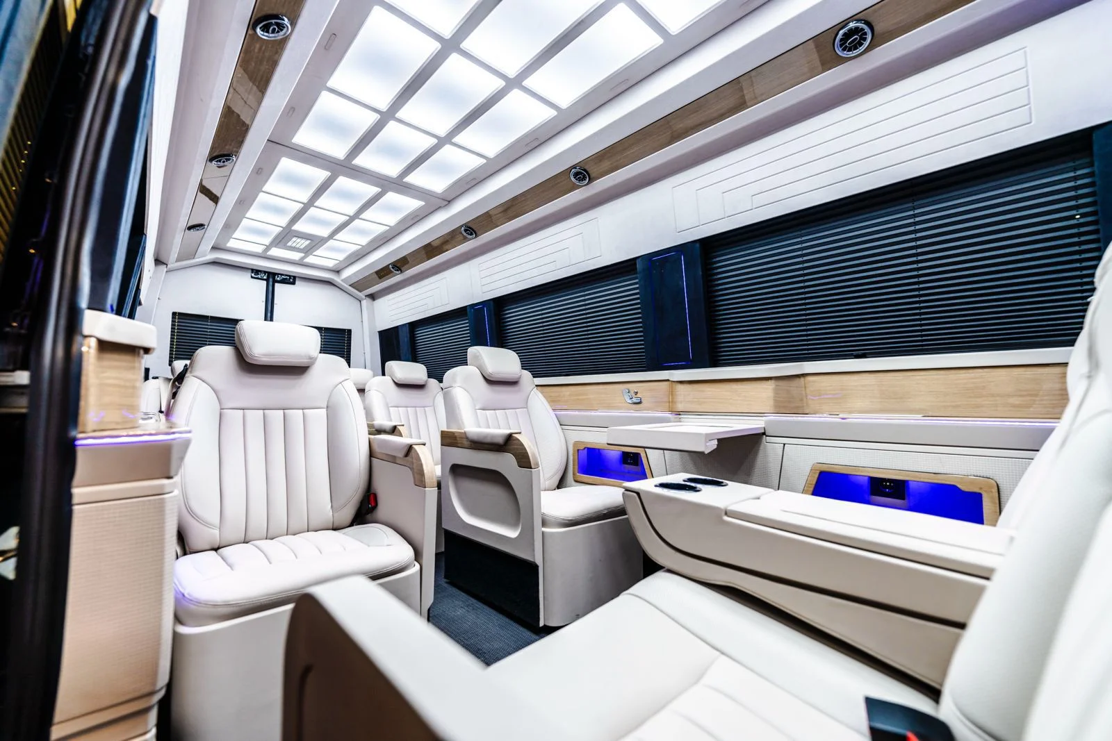 VIP Mercedes Sprinter 7